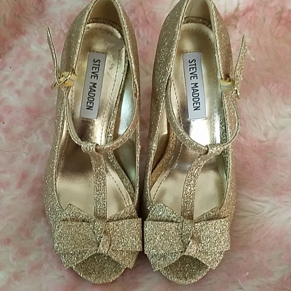 Shoes - Picture 1 of 3